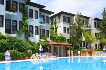 هتل Hisar Holiday Club