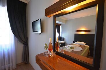 هتل Hisar Holiday Club