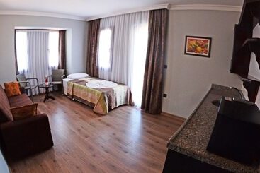 هتل Hisar Holiday Club