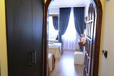 هتل Hisar Holiday Club