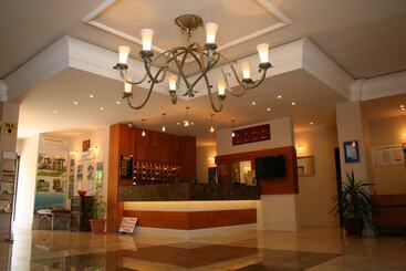 هتل Hisar Holiday Club