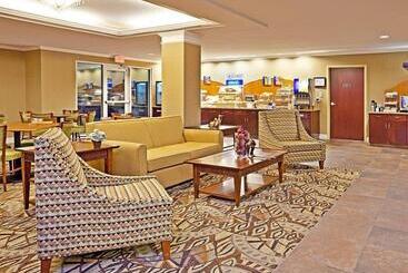 هتل Holiday Inn Express & Suites Southern Pines Pinehurst Area, An Ihg