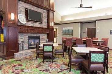 هتل Homewood Suites Lexington Hamburg