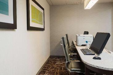 هتل Homewood Suites By Hilton Princeton