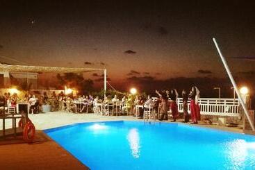 هتل Sunset Beach