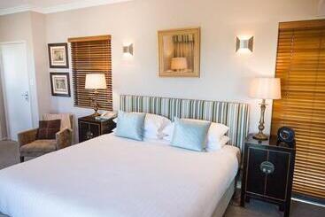 هتل The Beach House At Bayside