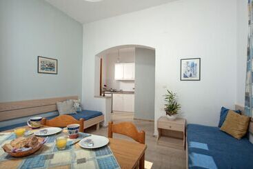 Melissa Apartments, Studios & Suites