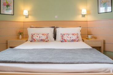 Melissa Apartments, Studios & Suites