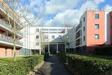 Comfort Aparthotel Versailles, St Cyr L Ecole