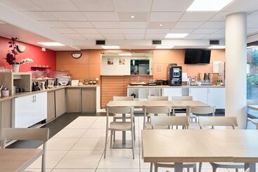 Comfort Aparthotel Versailles, St Cyr L Ecole