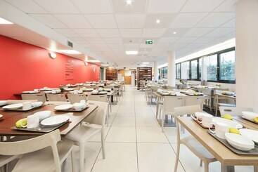 Comfort Aparthotel Versailles, St Cyr L Ecole