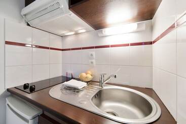 Comfort Aparthotel Versailles, St Cyr L Ecole