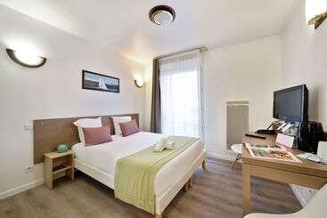Comfort Aparthotel Versailles, St Cyr L Ecole