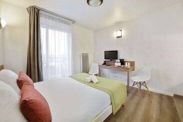 Comfort Aparthotel Versailles, St Cyr L Ecole
