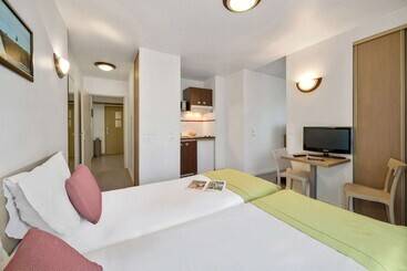 Comfort Aparthotel Versailles, St Cyr L Ecole - Saint cyr l'Ecole
