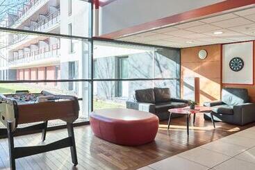 Comfort Aparthotel Versailles, St Cyr L Ecole