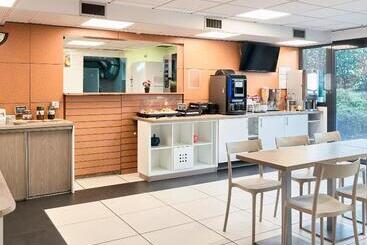 Comfort Aparthotel Versailles, St Cyr L Ecole