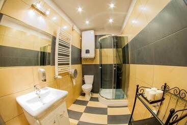 Dizzy Daisy Hostel
