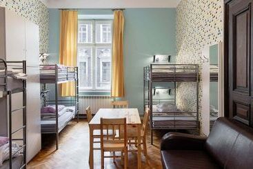 Dizzy Daisy Hostel