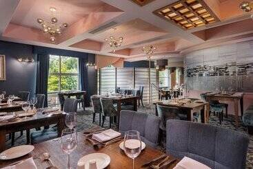 Four Seasons Hotel, Carlingford