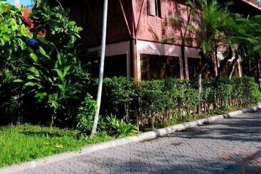 هتل Baan Amphawa Resort & Spa