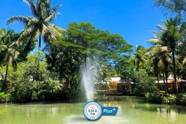 هتل Baan Amphawa Resort & Spa