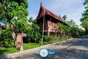 هتل Baan Amphawa Resort & Spa