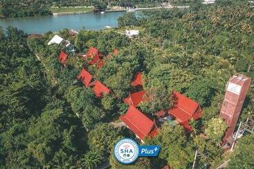 هتل Baan Amphawa Resort & Spa