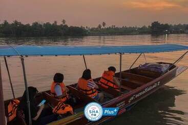 هتل Baan Amphawa Resort & Spa
