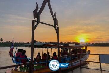 هتل Baan Amphawa Resort & Spa