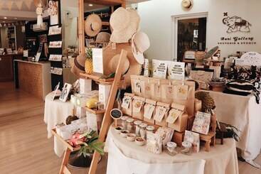 هتل Buri Gallery House