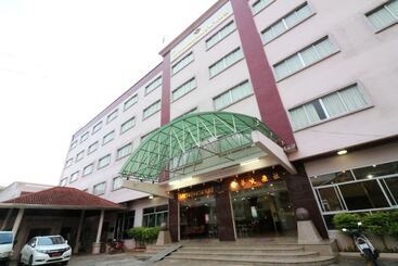 هتل Chumphon Palace