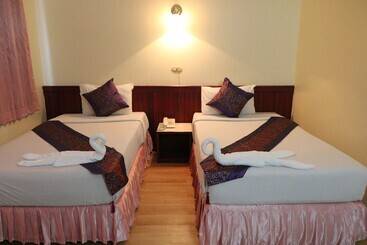 هتل Chumphon Palace