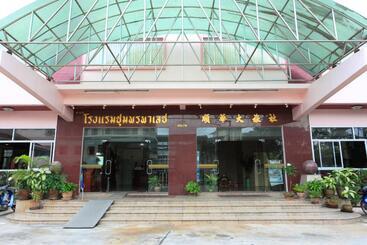هتل Chumphon Palace