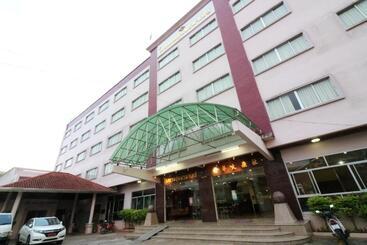 هتل Chumphon Palace