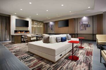 هتل Doubletree By Hilton Chicago Midway Airport