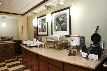 هتل Hampton Inn Kingsville