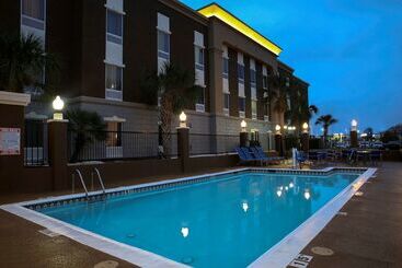 هتل Hampton Inn Kingsville