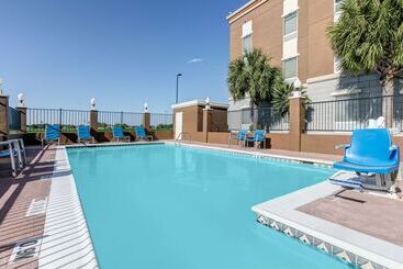 هتل Hampton Inn Kingsville