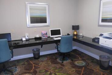 هتل Holiday Inn Carbondale   Conference Center, An Ihg