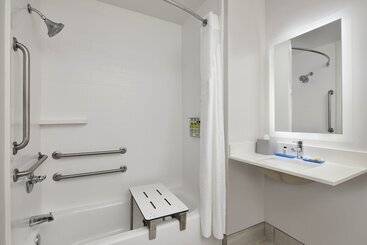 Holiday Inn Express Hotel & Suites Pensacola West Navy Base, An Ihg