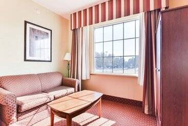 هتل Oyo Townhouse Oklahoma City Airport
