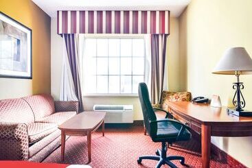 هتل Oyo Townhouse Oklahoma City Airport