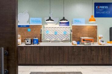 Holiday Inn Express Hotel & Suites Waycross By Ihg