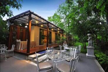 هتل Phuwanalee Resort