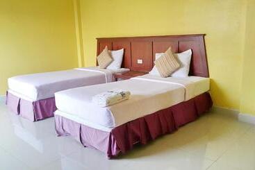 هتل Sri Chumphon