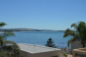هتل The Bluff Resort Apartments
