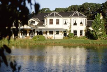 هتل Woodman Estate Luxury Country