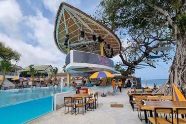 هتل Arkbar Beach Club