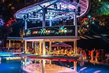 هتل Arkbar Beach Club